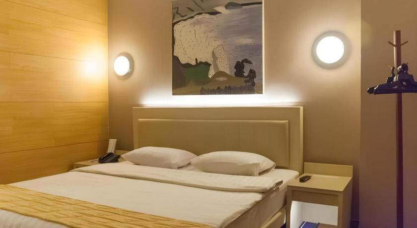 Gajahmada Avara Boutique Hotel Pontianak Exterior foto